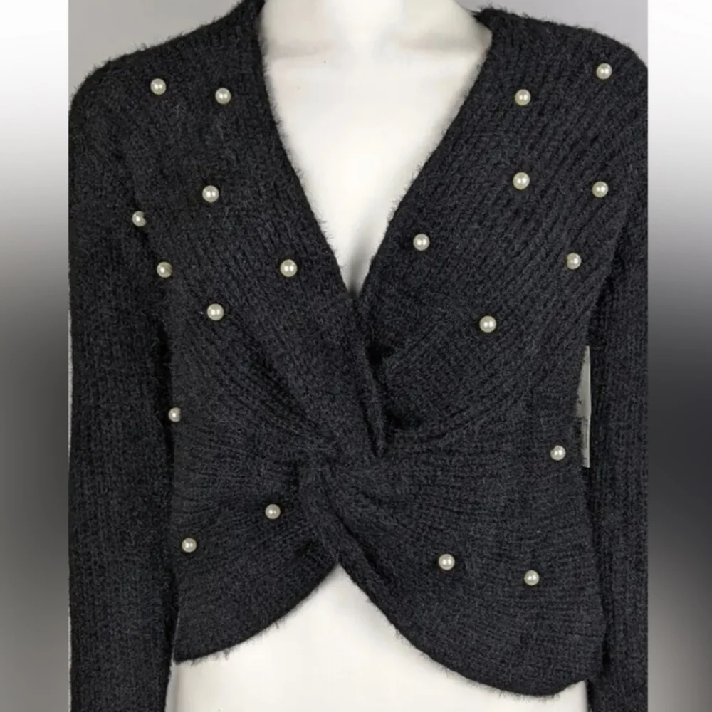 No boundaries Black Twist Sweater - Picture 1 of 7